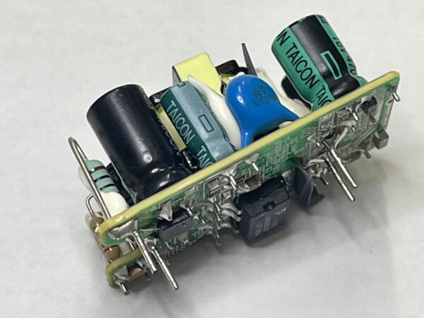 セミカスタム電源を活用すべきケースとは? | 電源開発・設計ソリューション セミカスタム電源を活用すべきケースとは? | 電源開発・設計ソリューション